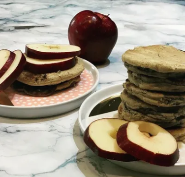 Hotcakes de manzana